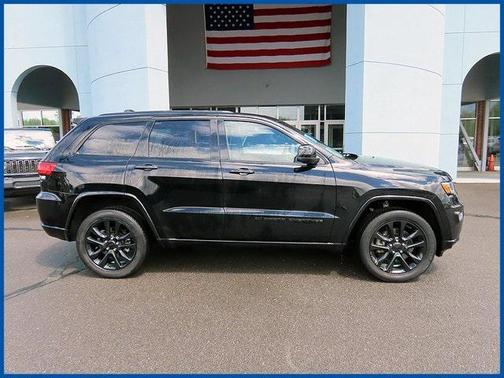 2022 Jeep Grand Cherokee Laredo