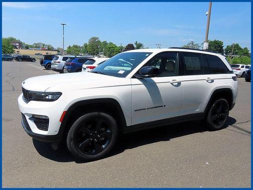 Bright White Clearcoat 2023 Jeep Grand Cherokee Limited