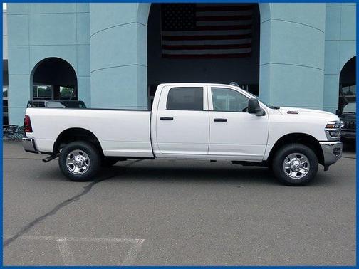 2025 RAM 2500 Tradesman Crew Cab 4x4 8' Box