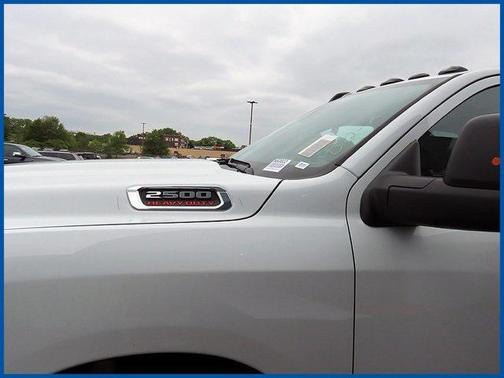 2025 RAM 2500 Tradesman Crew Cab 4x4 8' Box