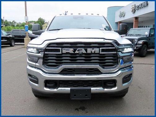 2025 RAM 2500 Tradesman Crew Cab 4x4 8' Box