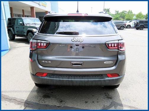 2022 Jeep Compass Latitude Lux
