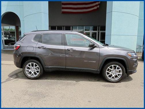 2022 Jeep Compass Latitude Lux