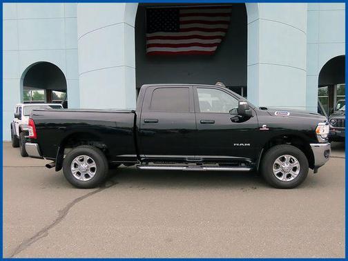 Diamond Black Crystal Pearlcoat 2023 RAM 2500 Big Horn Crew Cab 4x4 6'4' Box