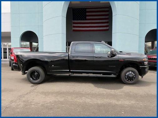 2026 RAM 3500 Big Horn Crew Cab 4x4 8' Box