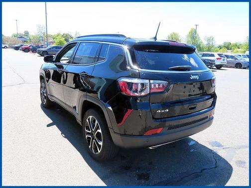 Diamond Black Crystal Pearlcoat 2023 Jeep Compass Limited