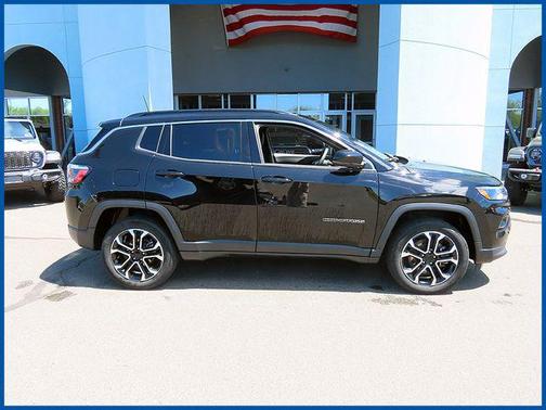 Diamond Black Crystal Pearlcoat 2023 Jeep Compass Limited