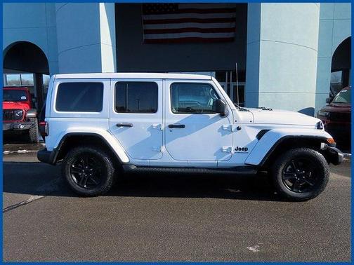 2023 Jeep Wrangler 4-Door Sahara Altitude 4x4