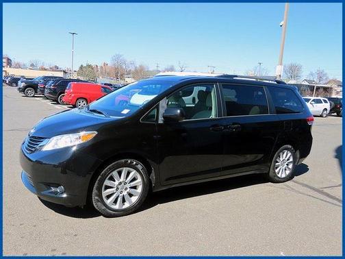 2014 Toyota Sienna LE