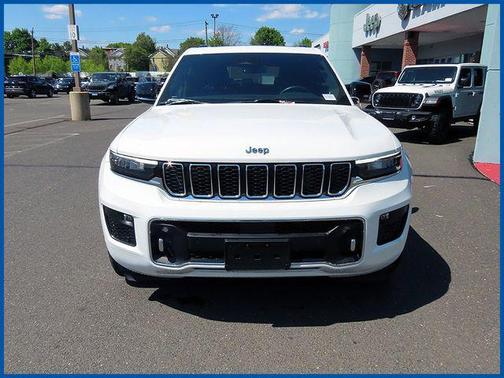 Bright White Clearcoat 2023 Jeep Grand Cherokee Overland