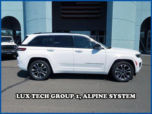 Bright White Clearcoat 2023 Jeep Grand Cherokee Overland