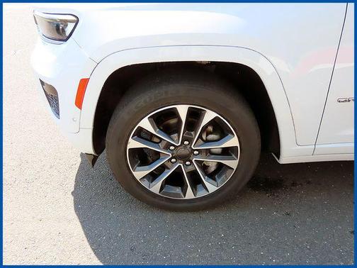 Bright White Clearcoat 2023 Jeep Grand Cherokee Overland