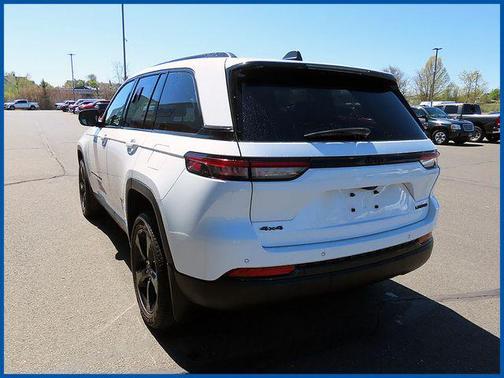 Bright White Clearcoat 2023 Jeep Grand Cherokee Limited