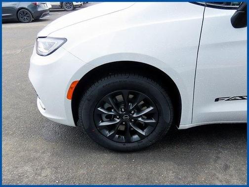 2026 Chrysler Pacifica L