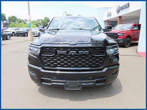 Diamond Black Crystal Pearlcoat 2026 RAM 1500 Big Horn/Lone Star