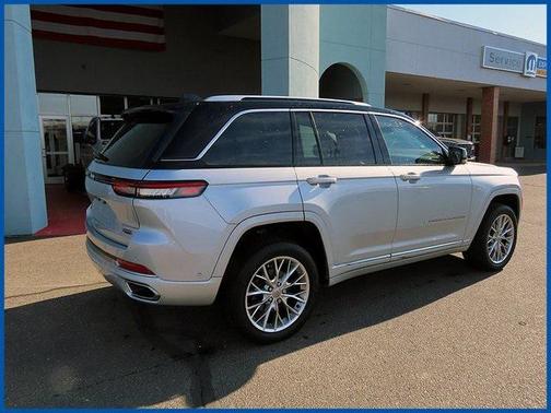 2022 Jeep Grand Cherokee Summit
