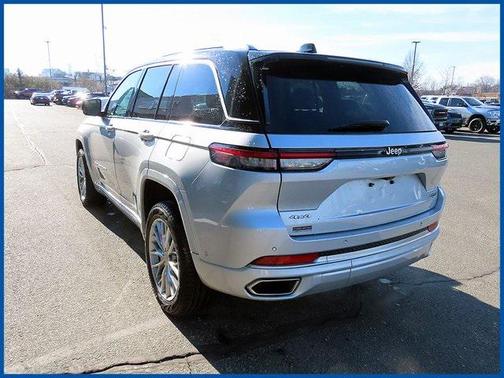 2022 Jeep Grand Cherokee Summit