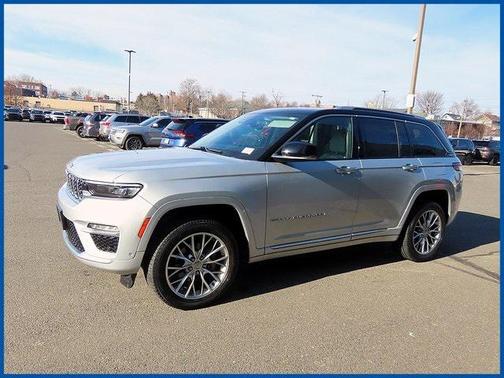 2022 Jeep Grand Cherokee Summit