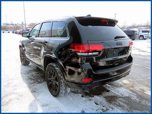 2022 Jeep Grand Cherokee Laredo
