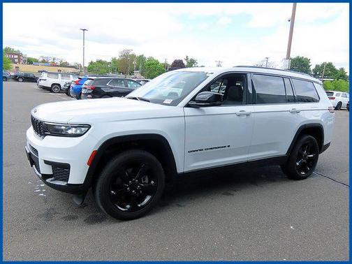 Bright White Clearcoat 2023 Jeep Grand Cherokee L Altitude