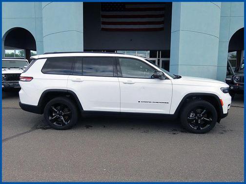 Bright White Clearcoat 2023 Jeep Grand Cherokee L Altitude