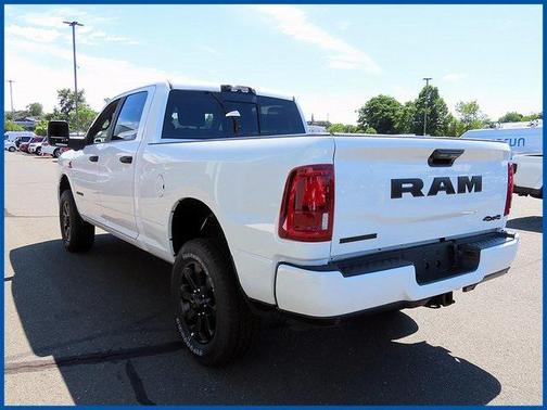 2025 RAM 2500 Big Horn Crew Cab 4x4 6'4' Box