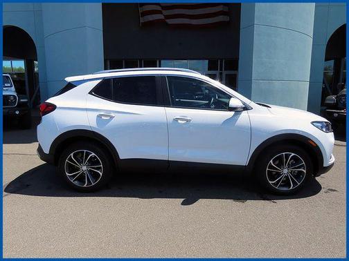 Summit White 2022 Buick Encore GX Select