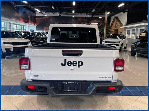 2025 Jeep Gladiator High Tide