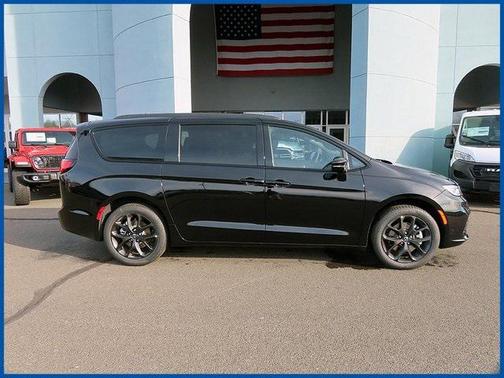 2026 Chrysler Pacifica L