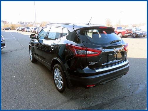 2022 Nissan Rogue Sport SV