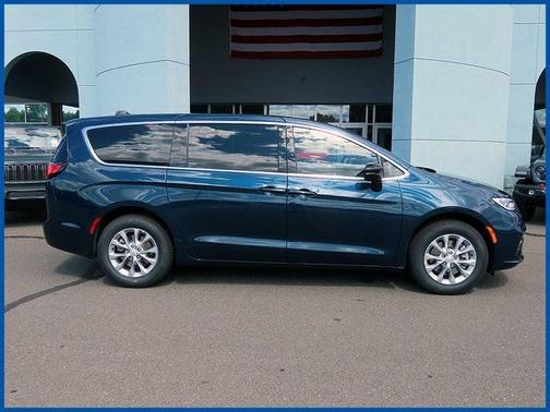 2025 Chrysler Pacifica L