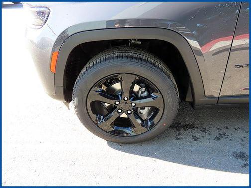 Baltic Gray Metallic Clearcoat 2026 Jeep Grand Cherokee Limited
