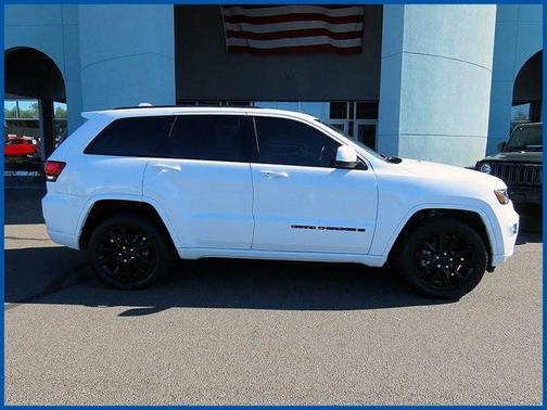 2022 Jeep Grand Cherokee Laredo