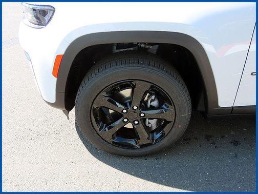 Bright White Clearcoat 2026 Jeep Grand Cherokee Limited