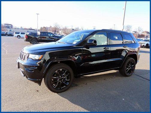 2022 Jeep Grand Cherokee Laredo