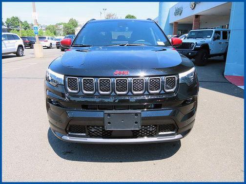 Diamond Black Crystal Pearlcoat 2023 Jeep Compass (RED) Edition 4x4