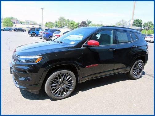 Diamond Black Crystal Pearlcoat 2023 Jeep Compass (RED) Edition 4x4