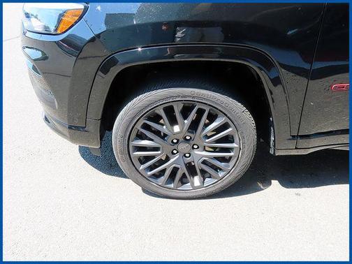 Diamond Black Crystal Pearlcoat 2023 Jeep Compass (RED) Edition 4x4