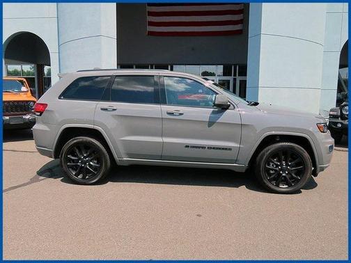 2022 Jeep Grand Cherokee Laredo