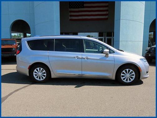 2018 Chrysler Pacifica Touring-L