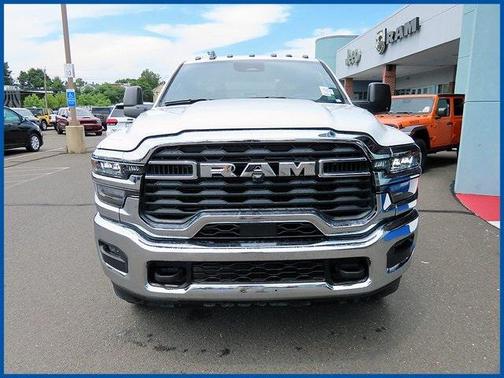 2025 RAM 2500 Tradesman Crew Cab 4x4 8' Box
