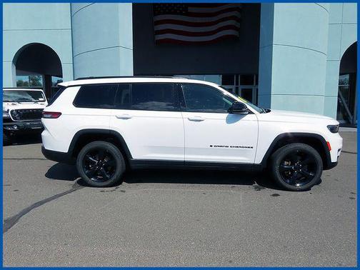 Bright White Clearcoat 2023 Jeep Grand Cherokee L Limited