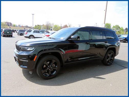 Diamond Black Crystal Pearlcoat 2023 Jeep Grand Cherokee L Limited