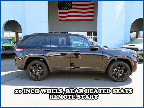 Diamond Black Crystal Pearlcoat 2023 Jeep Grand Cherokee Altitude
