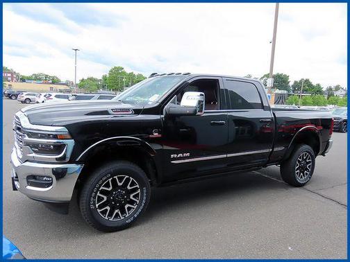 Diamond Black Crystal Pearlcoat 2026 RAM 2500 Limited Crew Cab 4x4 6'4' Box