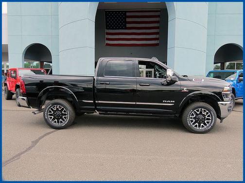 Diamond Black Crystal Pearlcoat 2026 RAM 2500 Limited Crew Cab 4x4 6'4' Box