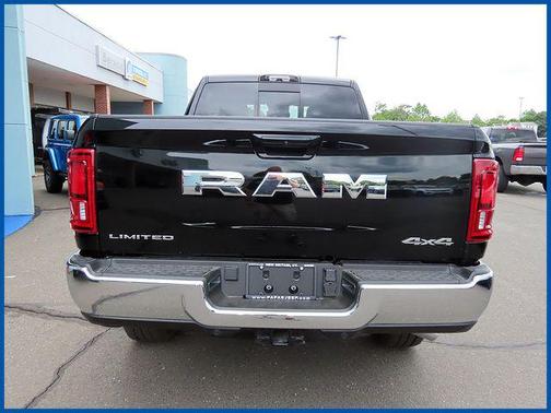Diamond Black Crystal Pearlcoat 2026 RAM 2500 Limited Crew Cab 4x4 6'4' Box