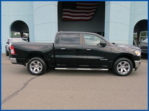 Diamond Black Crystal Pearlcoat 2020 RAM 1500 Big Horn/Lone Star