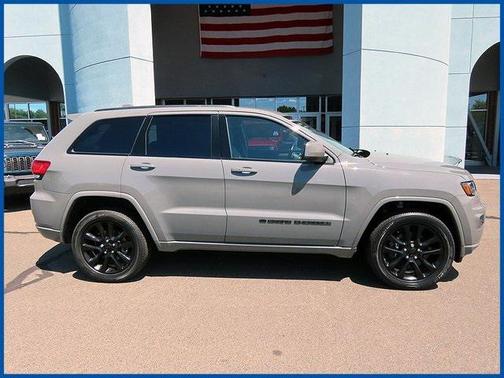 2022 Jeep Grand Cherokee Laredo