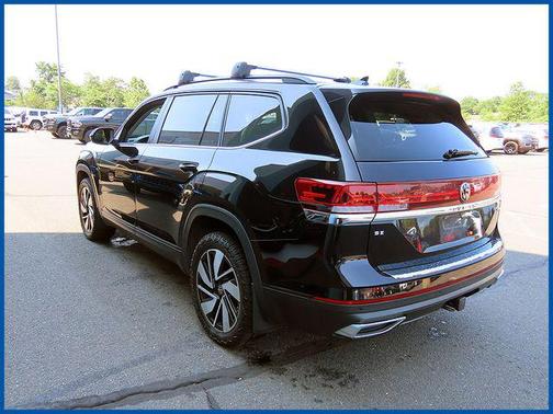 Deep Black 2024 Volkswagen Atlas 2.0T SE w/Technology